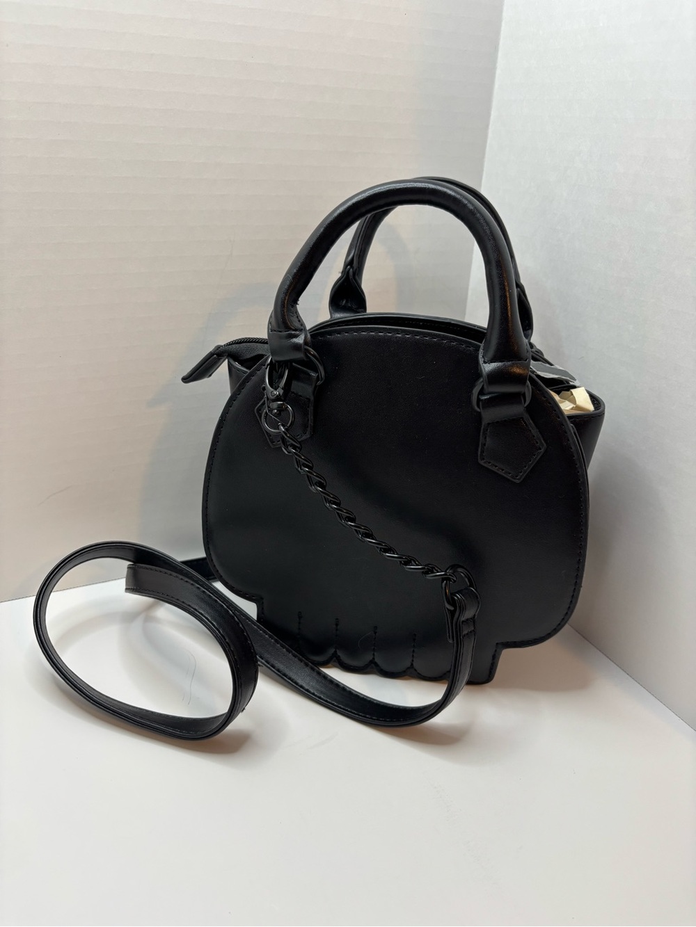 Luv Betsey Johnson Black Skull Crossbody purse with Pink Heart Accents - Picture 4 of 4